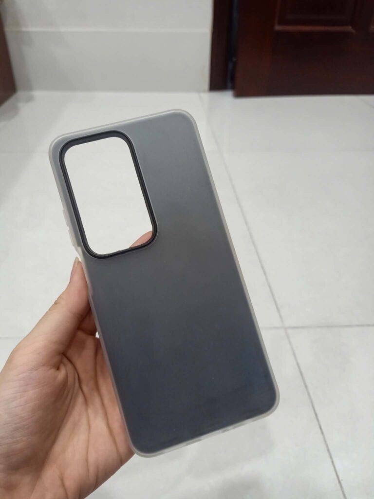 Ốp lưng Frosted Black Viền Camera Đen