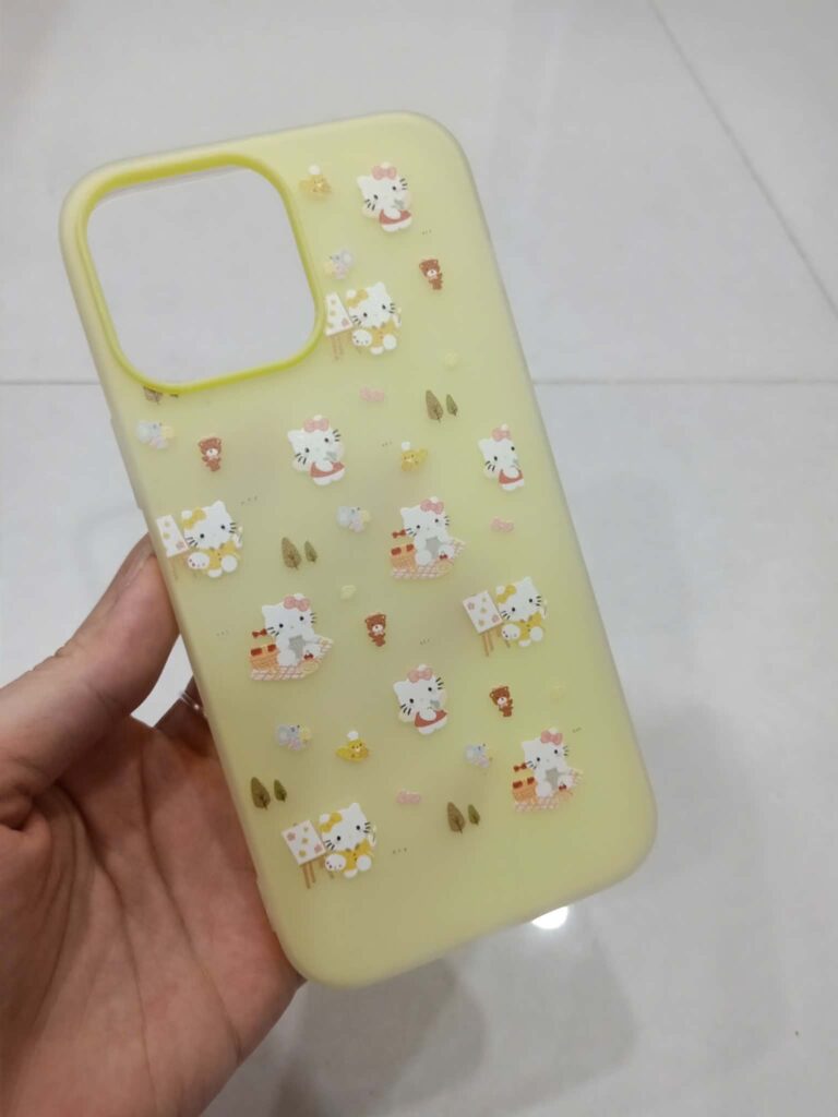 Ốp Lưng iPhone Hello Kitty Picnic Pastel Vàng Kem Nhám